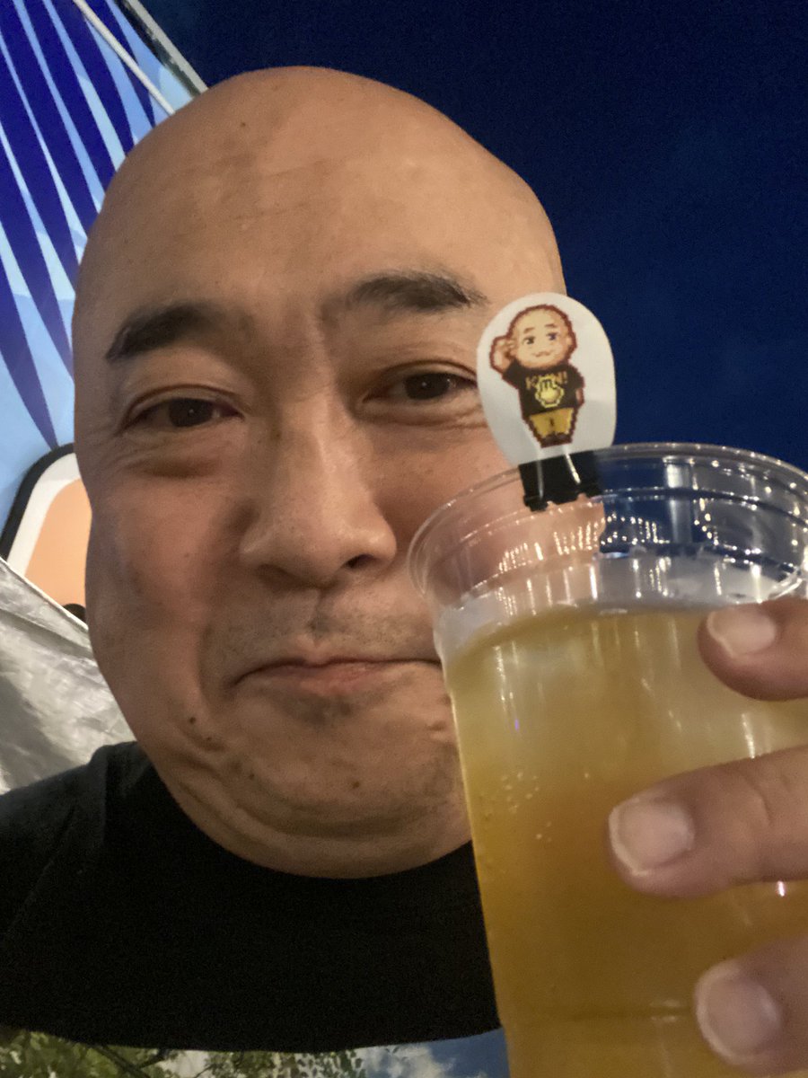 yamanashisan's tweet photo. M1グランプリ終わり
THOGOさんとサカモトタダシさんのバーベキュー会に参加しました

大阪ツアーの想い出を歌った歌
「超ありがとねぇ2」
を歌いました

僕が飲み物間違えないように
参加者の方が作ってくれました
可愛くない？

Tシャツの絵の指はちゃんと
「クンッ！」
になってます https://t.co/F3s5YHmZNY