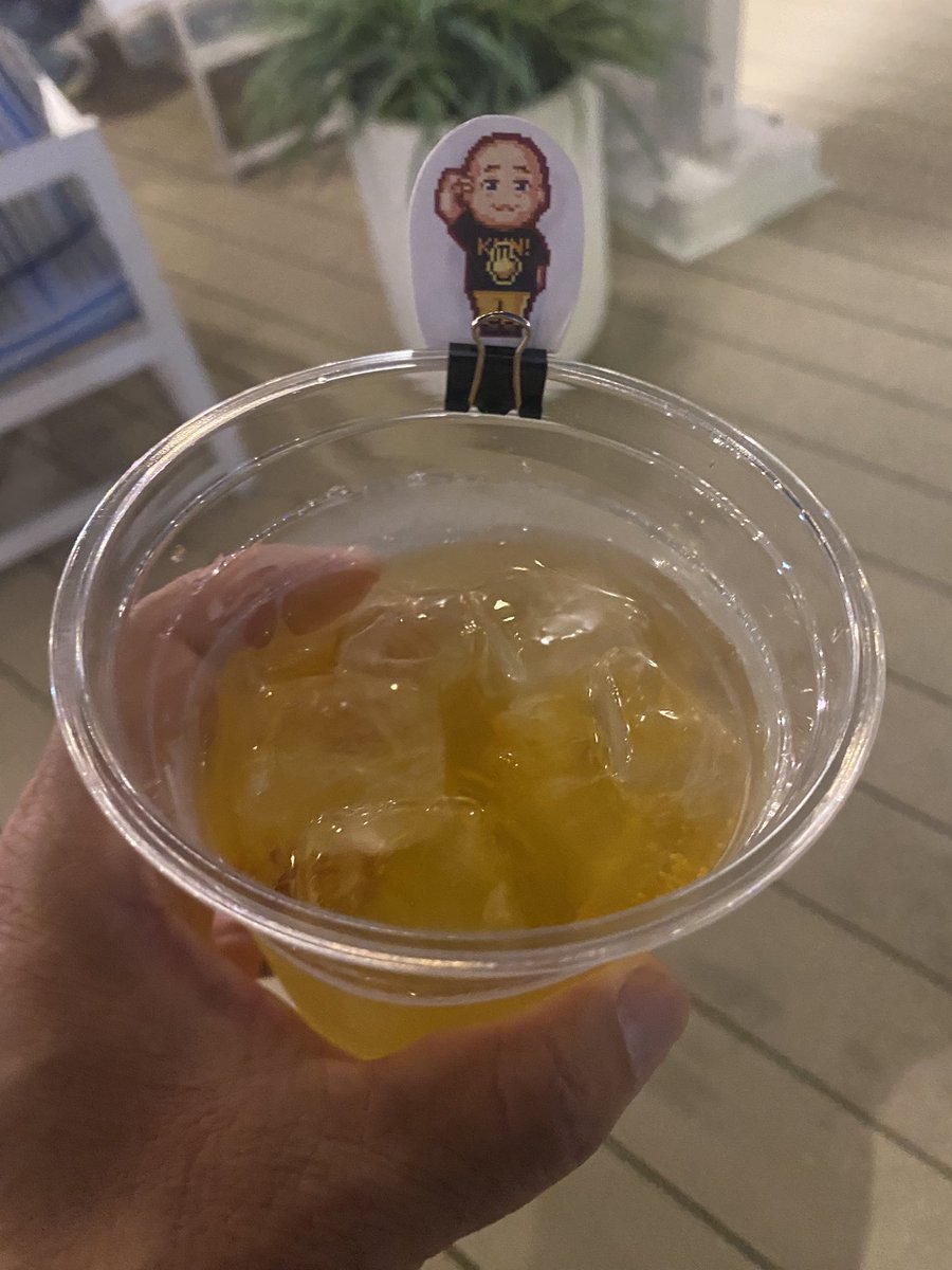 yamanashisan's tweet photo. M1グランプリ終わり
THOGOさんとサカモトタダシさんのバーベキュー会に参加しました

大阪ツアーの想い出を歌った歌
「超ありがとねぇ2」
を歌いました

僕が飲み物間違えないように
参加者の方が作ってくれました
可愛くない？

Tシャツの絵の指はちゃんと
「クンッ！」
になってます https://t.co/F3s5YHmZNY
