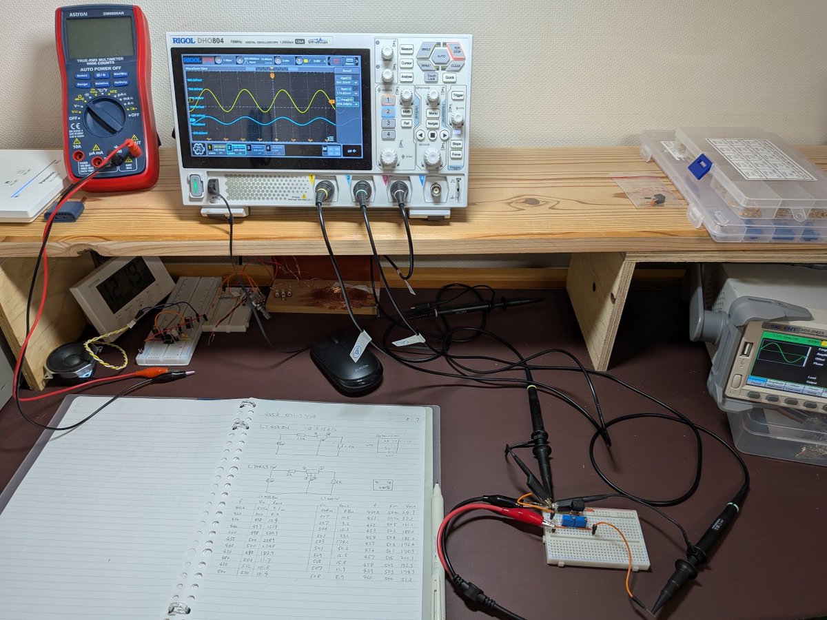 NameBlack796's tweet photo. 今日のオシ活は、455kセラミックフィルタの評価。455kHz±15kと455kHz±3kです。
データシート見ると、両側が上がるらしいけどそうなってないのはなんでなんでしょうね。

あれ、このデータシートのグラフ、X軸の単位がMHzって書いてあるぜ。 https://t.co/kcsDXU8Qf8