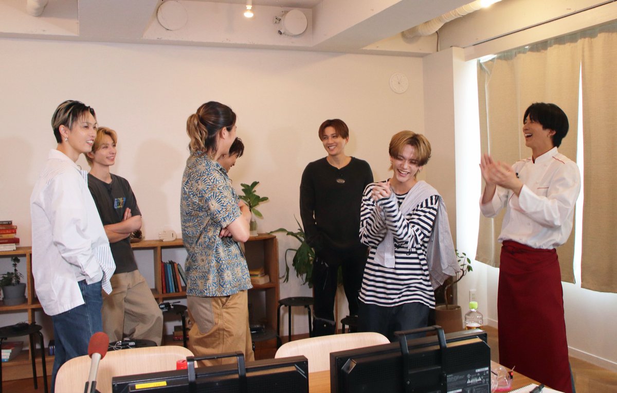 andTEAMvsFANTA's tweet photo. ＼＃3 タスキッチン／
ご視聴ありがとうございました！
皆さんの感想をコメントで教えてください💭

🔽【Hulu完全版】では
FANTASTICSの料理の全貌や
&amp;TEAMの感想コメントもたっぷり収録‼️
https://t.co/4VNkTs2ooR

#エンファンどっち 
#andTEAM(エンティーム) 
#FANTASTICS https://t.co/R5ewRkKhpe