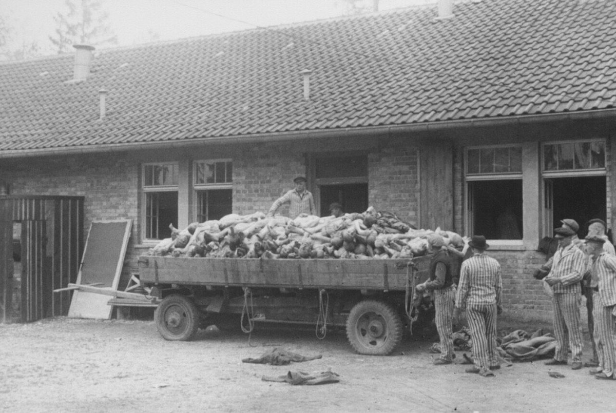 25YearsAgoLive's tweet photo. Paul Richard Averitt, American WWII soldier and photographer largely responsible for showing the world photographic evidence of the horrors of the Holocaust, dies in Tennessee. He was 78. https://t.co/0g0oiTSdLC