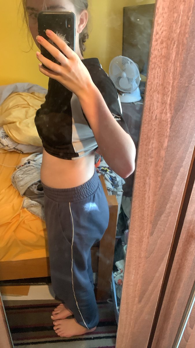 Secret7crs's tweet photo. Day 2 I am very ill at the moment so I’m bloated #fatspo #edrtwt https://t.co/9V40oNoDsc
