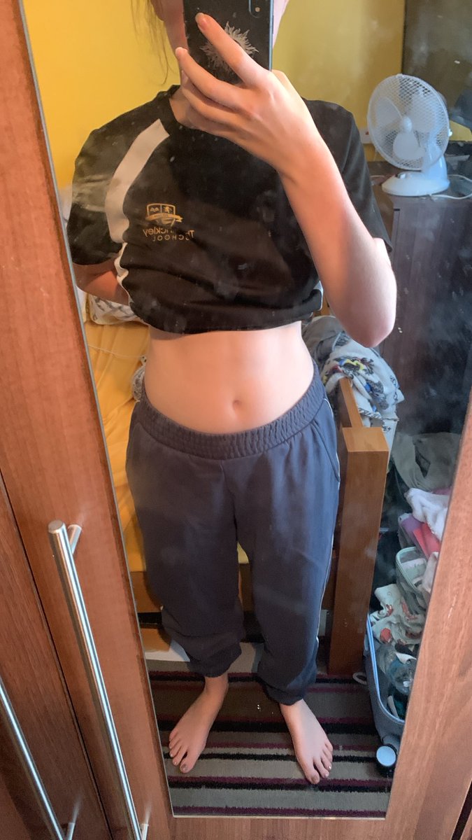Secret7crs's tweet photo. Day 2 I am very ill at the moment so I’m bloated #fatspo #edrtwt https://t.co/9V40oNoDsc