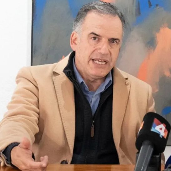 portalmvd's tweet photo. ORSI CONFIRMÓ QUE URUGUAY NEGOCIA HACE MESES CON EE. UU. LA POSIBLE RECEPCIÓN DE DEPORTADOS

Yamandú Orsi confirmó que el gobierno uruguayo conversa “hace muchos meses” con Estados Unidos sobre la posibilidad de recibir personas deportadas. El presidente aclaró que todavía no existe ningún acuerdo y que la propuesta sigue en negociación.

Orsi afirmó que Estados Unidos está “afinando” su planteo y pidió manejar el tema con prudencia. Señaló que miles de latinoamericanos están siendo retornados al continente y sostuvo que, por la trascendencia del asunto, “es el destino del país el que está en juego”.

(+) en Montevideo Portal: https://t.co/lYLCQygWC4