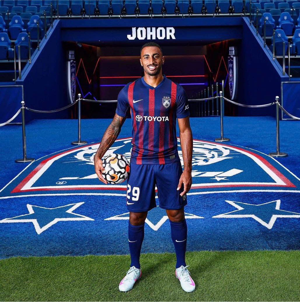 SatuJohor's tweet photo. Welcome To The Home Of Champions

Perjalanan belum berakhir.
Aksi pra-musim di Sepanyol memberi peluang kepada JDT untuk menilai beberapa pemain, dan kini Carlos Akapo menyertai Johor Darul Ta’zim FC.

#LuaskanKuasamuJohor 📷 JST https://t.co/kNFZHjDcvm