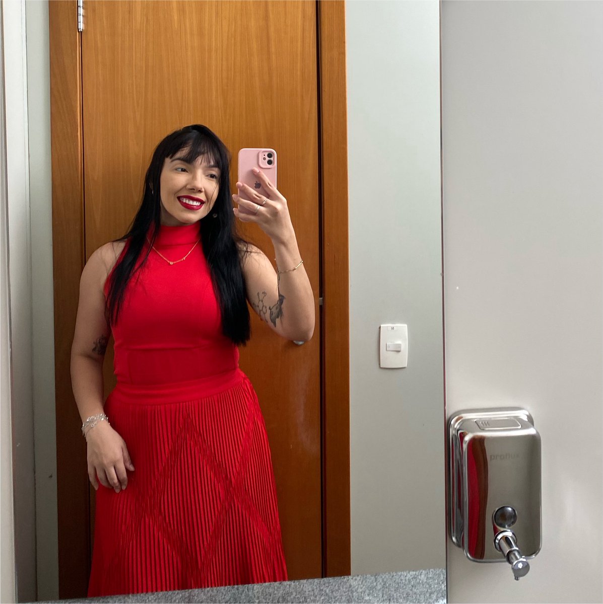 misatocalva's tweet photo. All Red com energético combinando https://t.co/Wp8CKPl1yi