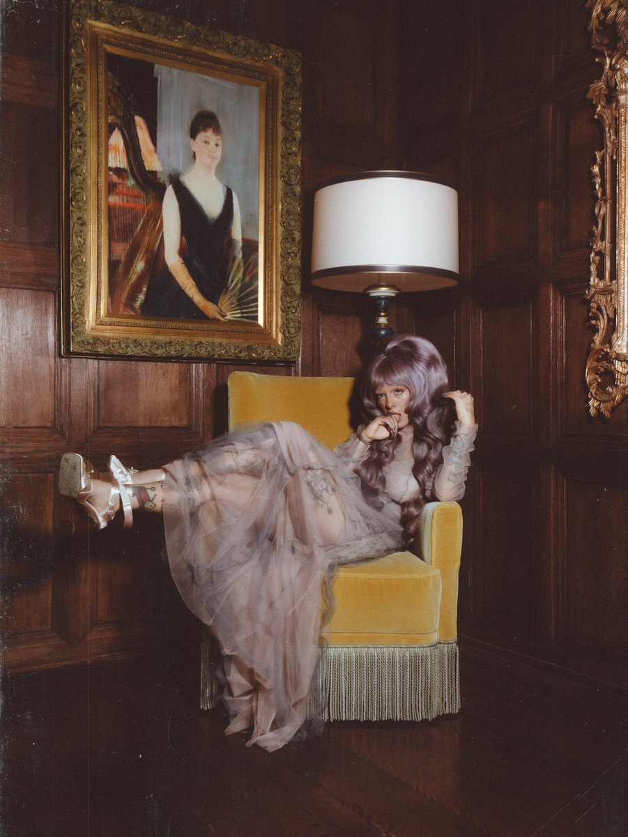 LlVlNGDECEASED's tweet photo. Melanie Martinez looks absolutely stunning for a new photoshoot via her Instagram post - "intimidating men since 1995" 💜 https://t.co/dMFcZP8uzi