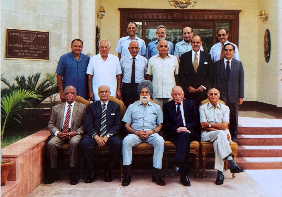 bhushan_gyan's tweet photo. Definitely a Collector’s Photograph  - 15 former Chiefs of Army / Navy / Air Force together in one frame -  Must have assembled for some Conference or some important event - Rich Tributes to their immense contributions in all facets of nation development https://t.co/wmev6qmBpH