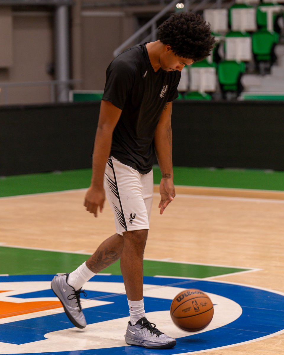 spurs's tweet photo. another day closer to the season ⏳ https://t.co/BiiDmSGFu6