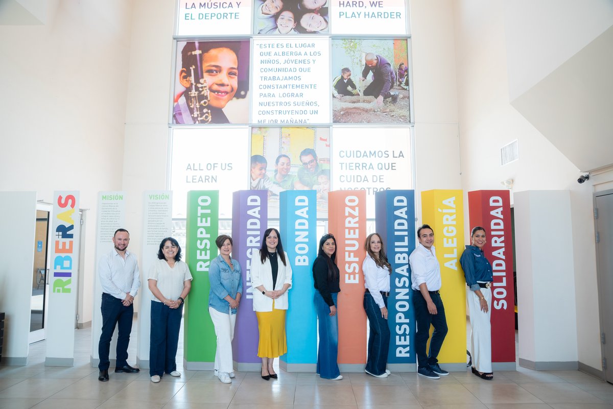 SIPINNA_MX's tweet photo. 📚✨ Conocer experiencias que transforman comunidades también es fortalecer la protección integral de niñas, niños y adolescentes.

📍Durante la visita al Colegio Riberas, conocimos el modelo de Promesa Educativa para México, una iniciativa que impulsa la educación integral, el desarrollo del carácter, el acompañamiento a las familias y la participación comunitaria para que cada niña, niño y adolescente desarrolle todo su potencial. 💜

🤝 Desde la Secretaría Ejecutiva del #SIPINNA reafirmamos que sumar esfuerzos con organizaciones de la sociedad civil fortalece las alianzas, impulsa buenas prácticas y contribuye a garantizar sus derechos.

🌱 Las mejores políticas públicas también se construyen aprendiendo de quienes transforman el territorio todos los días.

#SIPINNA #DerechosDeLaNiñez #ProtecciónIntegral #EducaciónIntegral #Territorio #Chihuahua