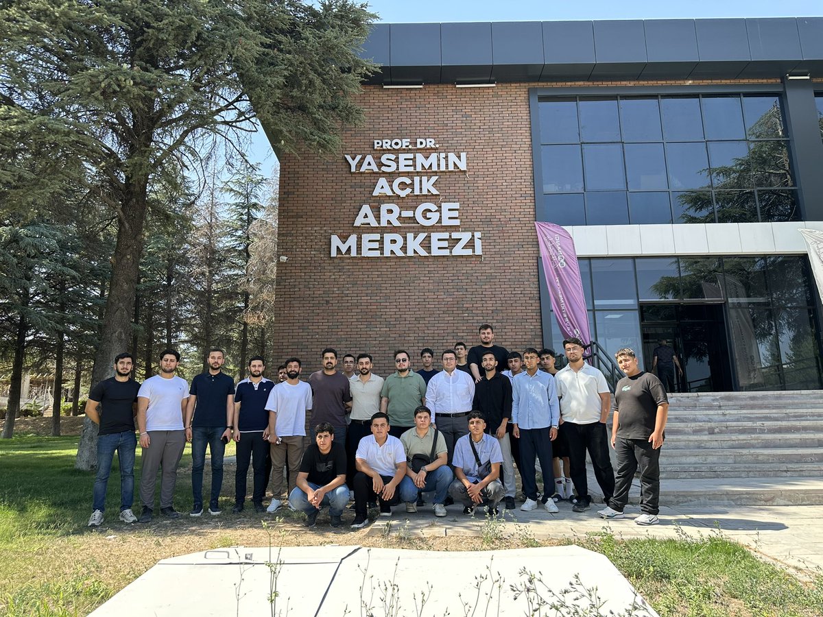 akgenclikelazig's tweet photo. ÜNİAK Başkanımız Sn. Hasan Özçelik, Yeni Seçmen Başkanımız Sn. Muhammet Mercan ve teşkilat mensuplarımızla birlikte, tercih sürecindeki gençlerimize rehberlik etmek amacıyla Fırat Üniversitemizi tanıttık.

Gerçekleştirdiğimiz kampüs gezisinde üniversitemizin akademik bölümlerini, sosyal yaşam alanlarını ve öğrencilere sunduğu imkânları yerinde inceleyerek gençlerimizin tercih sürecinde daha bilinçli ve doğru kararlar vermelerine katkı sağlamayı amaçladık.

Programımıza katılım sağlayan Malatya ÜNİAK Başkanımız Sn. Sefa Düzenli, Malatya Yeni Seçmen Başkanımız Sn. Oğuzhan Menevşeoğlu’na, Malatya STK Başkanımız Sn. Osman Malal ve Kıymetli teşkilat mensuplarına teşekkür ediyoruz.

Gençlerimizin geleceğine dokunmaya, doğru tercihlerinde yanlarında olmaya devam ediyoruz.

@avyusufibis 
@osmannazlier 
@SamedTercan 
@isselmanoglu23 
@korayadsiz