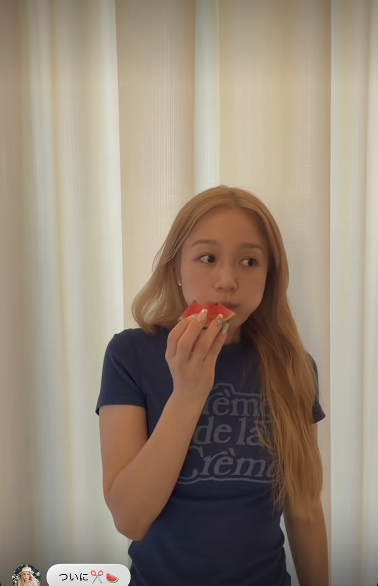 ha_xxx318n's tweet photo. スイカいいなぁ🍉✂️

食べ方も可愛いし、スッピン
めちゃくちゃ綺麗🍀🫶🏻︎💕︎︎ https://t.co/CXKpfkHnYX