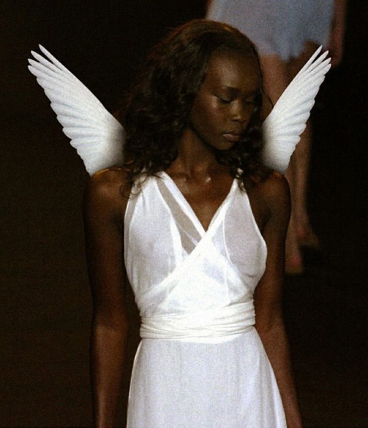 bunnybettyy's tweet photo. angels on the runway 🪽 https://t.co/Onm1mIon4X