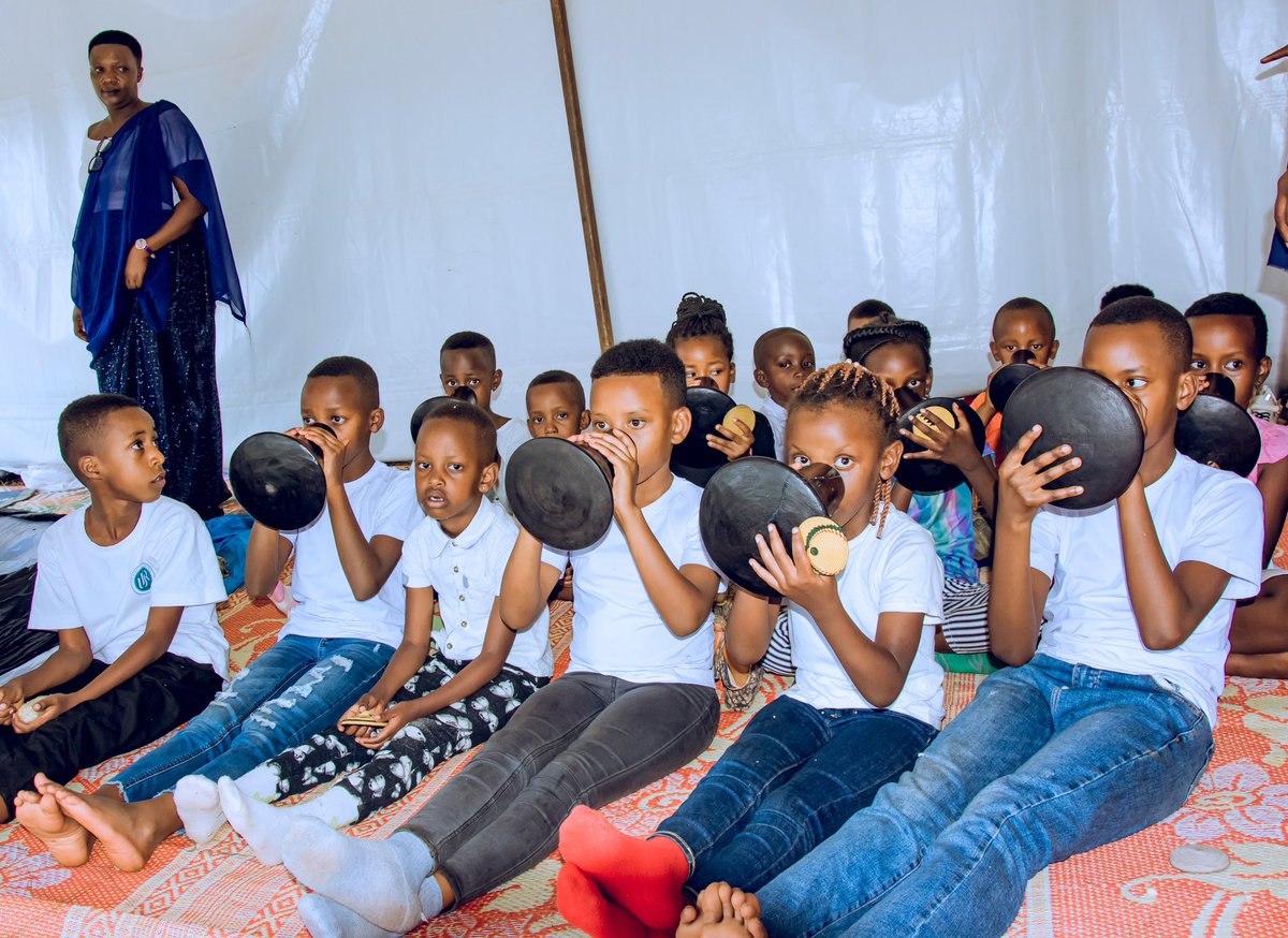 KayonzaDistrict's tweet photo. Kuri uyu wa Gatanu, mu Mirenge yose y’Akarere hizihijwe umunsi w’Umuganura ku nsanganyamatsiko igira iti “Umuganura, isôoko y'ubumwe n'ishingiro ryo kwigira”. 

Muri ibi birori abaturage bagaragarije ubuyobozi umusaruro mwiza ushimishije wabonetse.

#Umuganura2026 https://t.co/DeeWkGg1xx
