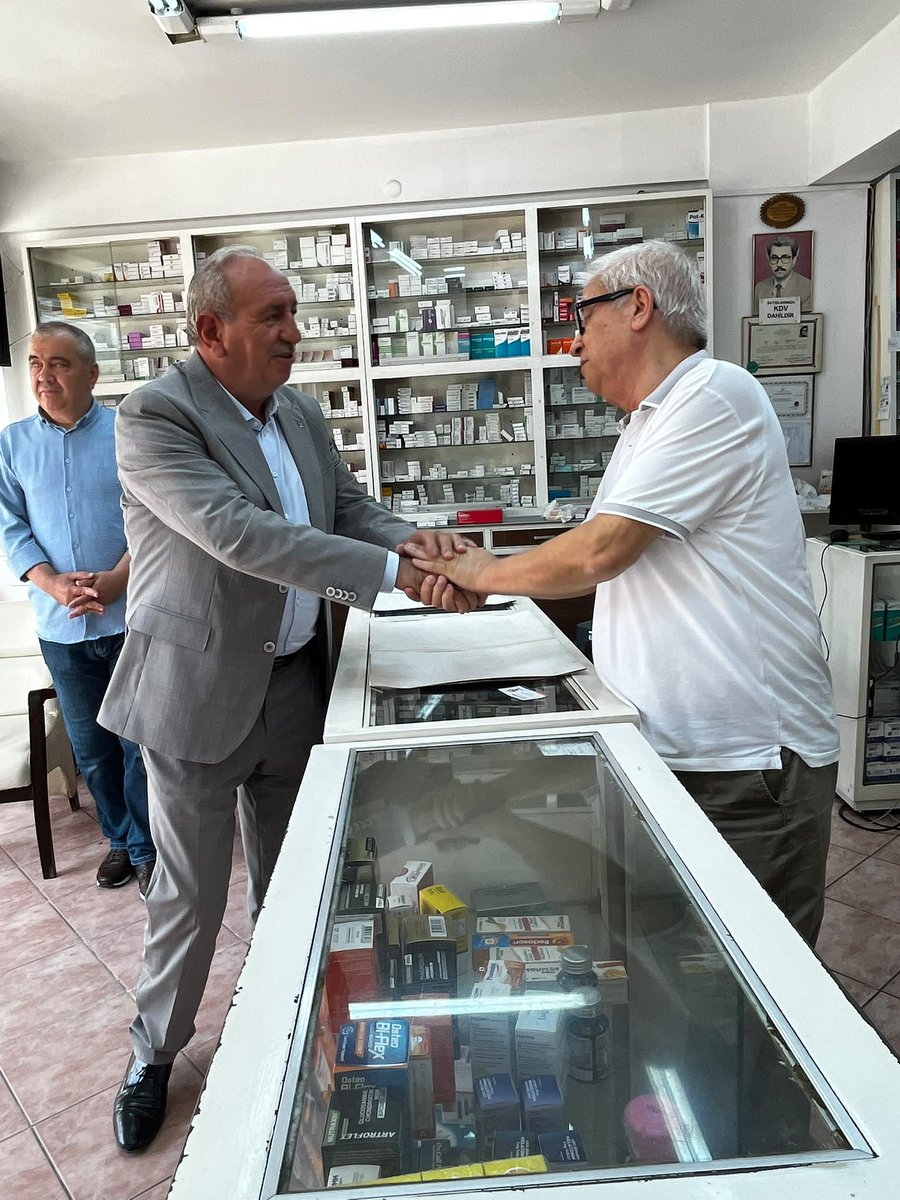 hseyinuzun12's tweet photo. Bugün ilçemizin Polat Caddesi’ndeki kıymetli esnaflarımızı ziyaret ederek gönül soframızı ve muhabbetimizi paylaşmaya devam ettik.

Esnaflarımızla hasbihâl ederek talep, öneri ve beklentilerini dinledik. Bizleri samimiyetle ağırlayan tüm esnaflarımıza gönülden teşekkür ediyorum.

Rabbim tüm esnaflarımıza hayırlı, bereketli ve bol kazançlar nasip etsin. Birlik ve beraberlik içerisinde, ilçemiz için çalışmaya devam edeceğiz.