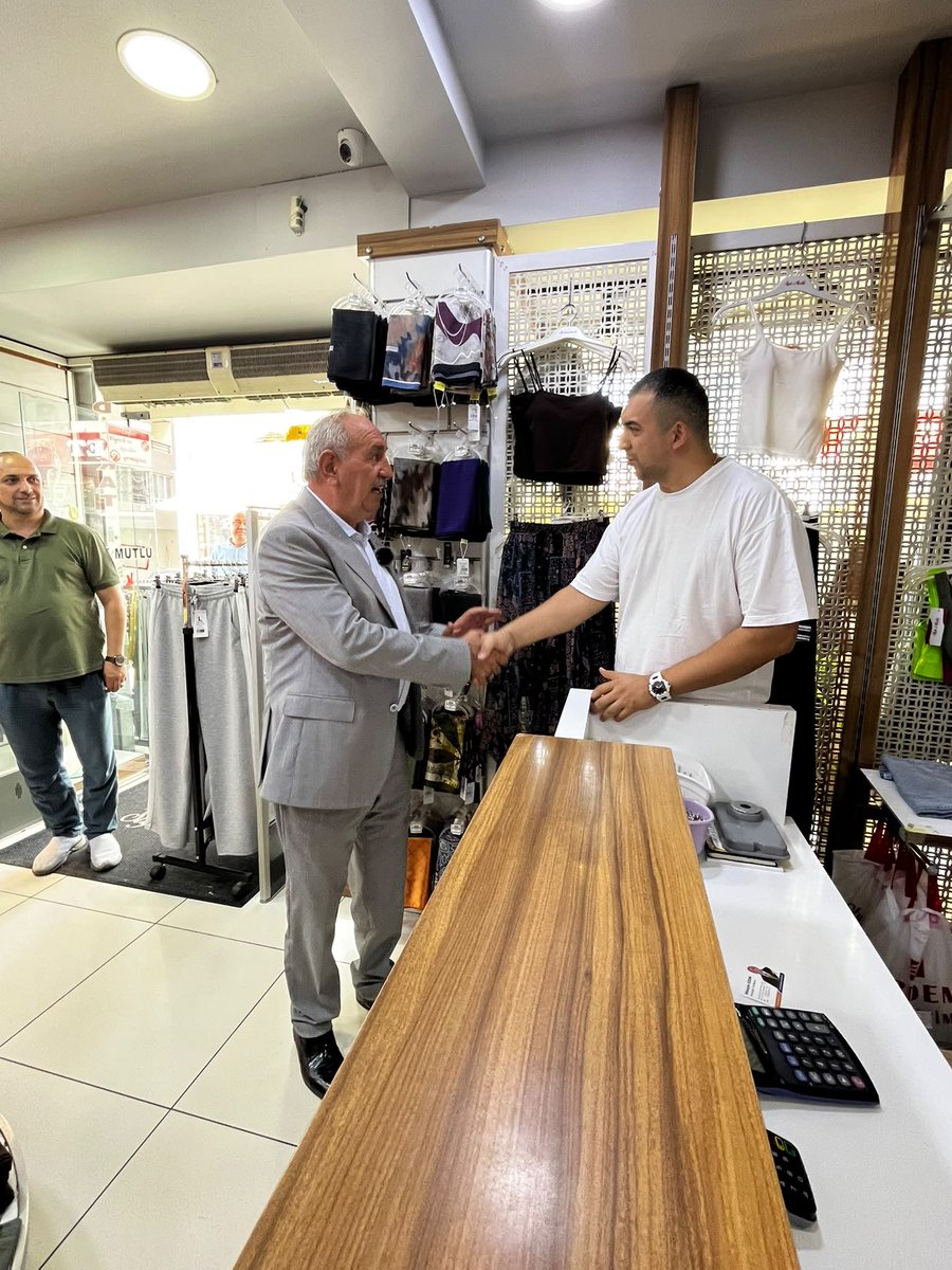 hseyinuzun12's tweet photo. Bugün ilçemizin Polat Caddesi’ndeki kıymetli esnaflarımızı ziyaret ederek gönül soframızı ve muhabbetimizi paylaşmaya devam ettik.

Esnaflarımızla hasbihâl ederek talep, öneri ve beklentilerini dinledik. Bizleri samimiyetle ağırlayan tüm esnaflarımıza gönülden teşekkür ediyorum.

Rabbim tüm esnaflarımıza hayırlı, bereketli ve bol kazançlar nasip etsin. Birlik ve beraberlik içerisinde, ilçemiz için çalışmaya devam edeceğiz.