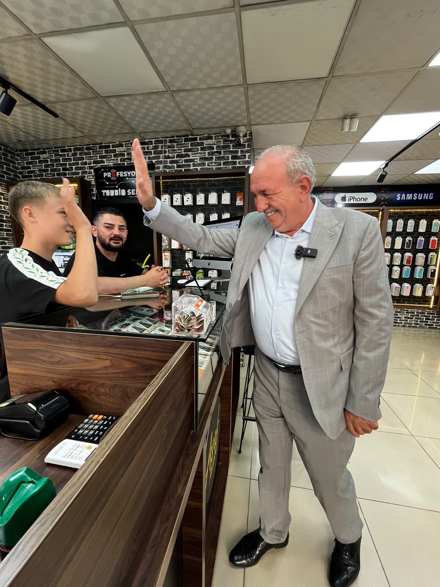 hseyinuzun12's tweet photo. Bugün ilçemizin Polat Caddesi’ndeki kıymetli esnaflarımızı ziyaret ederek gönül soframızı ve muhabbetimizi paylaşmaya devam ettik.

Esnaflarımızla hasbihâl ederek talep, öneri ve beklentilerini dinledik. Bizleri samimiyetle ağırlayan tüm esnaflarımıza gönülden teşekkür ediyorum.

Rabbim tüm esnaflarımıza hayırlı, bereketli ve bol kazançlar nasip etsin. Birlik ve beraberlik içerisinde, ilçemiz için çalışmaya devam edeceğiz.