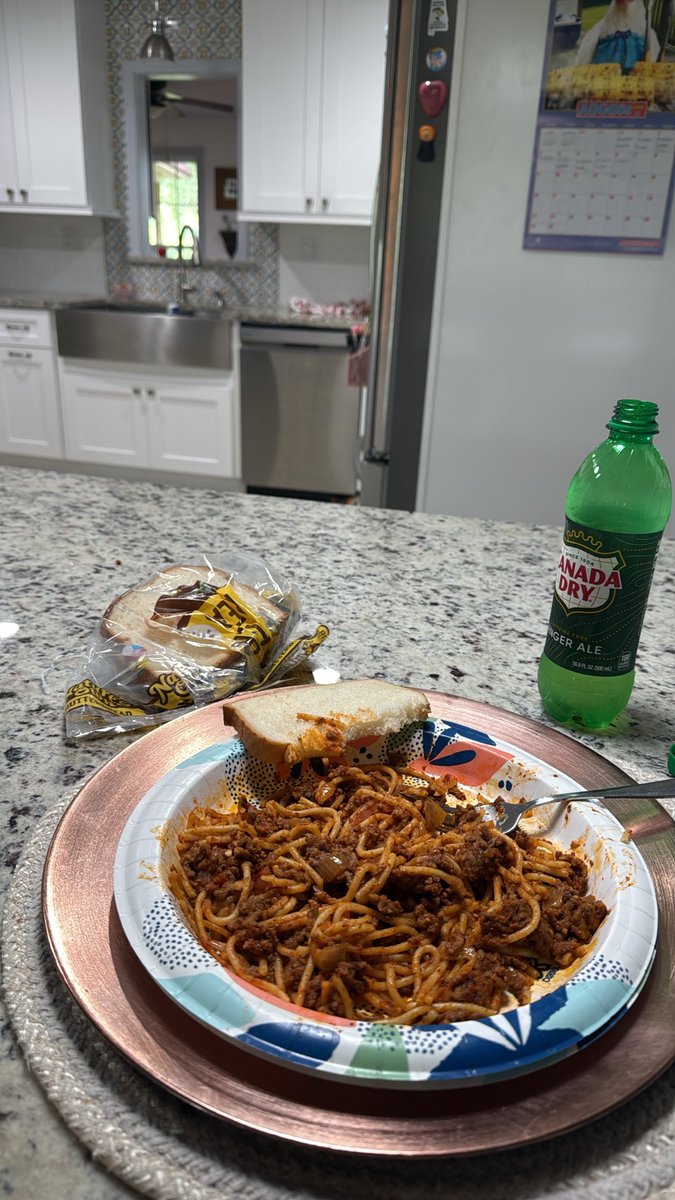 sweetsumerthyme's tweet photo. best lunch in the land! https://t.co/0u8vw6NEUf