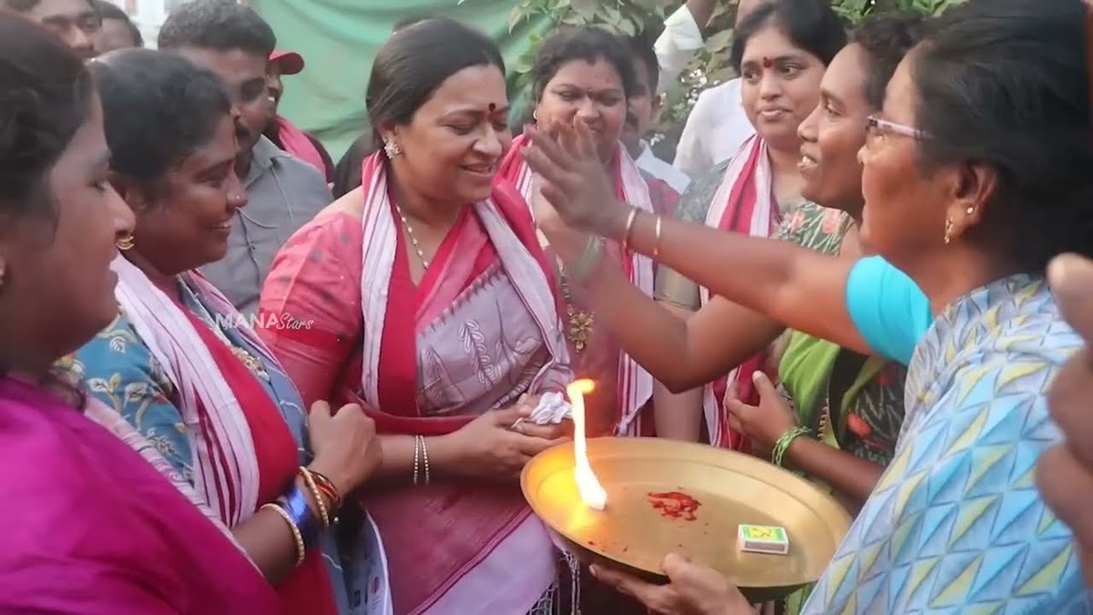 YoursSatya's tweet photo. Varun Tej and Nagababu donated to the Janasena Party in its initial days.

Padmaja garu participated in the door-to-door campaign in Bhimavaram and Pithapuram.

Janasainiks always stand by Varun Tej. https://t.co/EwTR4NReSi