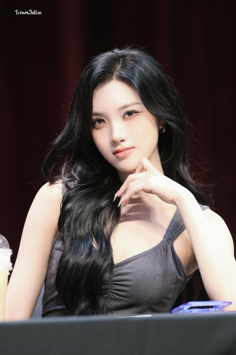 TiramiSullin's tweet photo. 0807 fansign

ลุคนี้แรงมากแม่

#tripleS #트리플에스
#설린 #ซอลลิน #Sullin https://t.co/0loXontszP