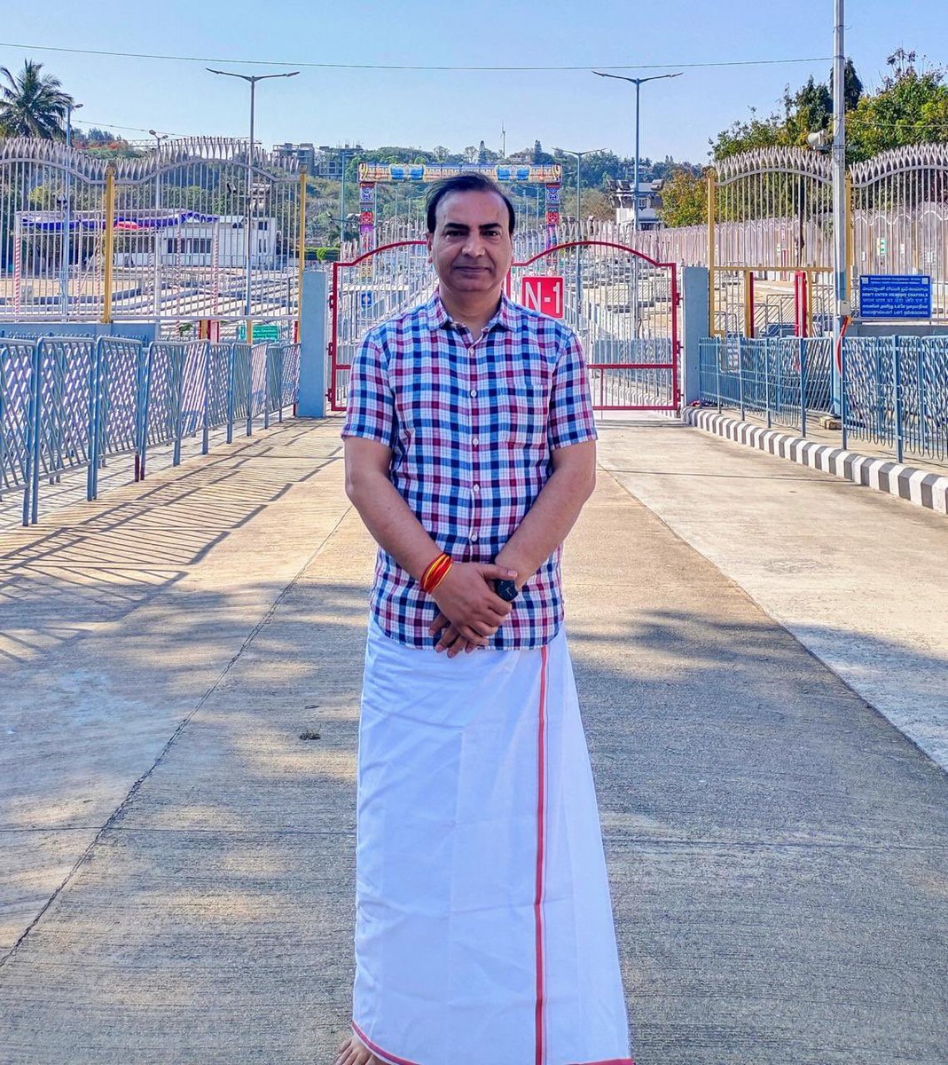 AshwiniUpadhyay's tweet photo. ॐ नमो वेंकटेशाय🙏
जय बालाजी नमो नमः
श्रीमन नारायण नमो नमः
तिरुमल तिरुपति नमो नमः
ॐ श्री वेंकटेश्वराये नमो नमः https://t.co/TzvvkgMU15