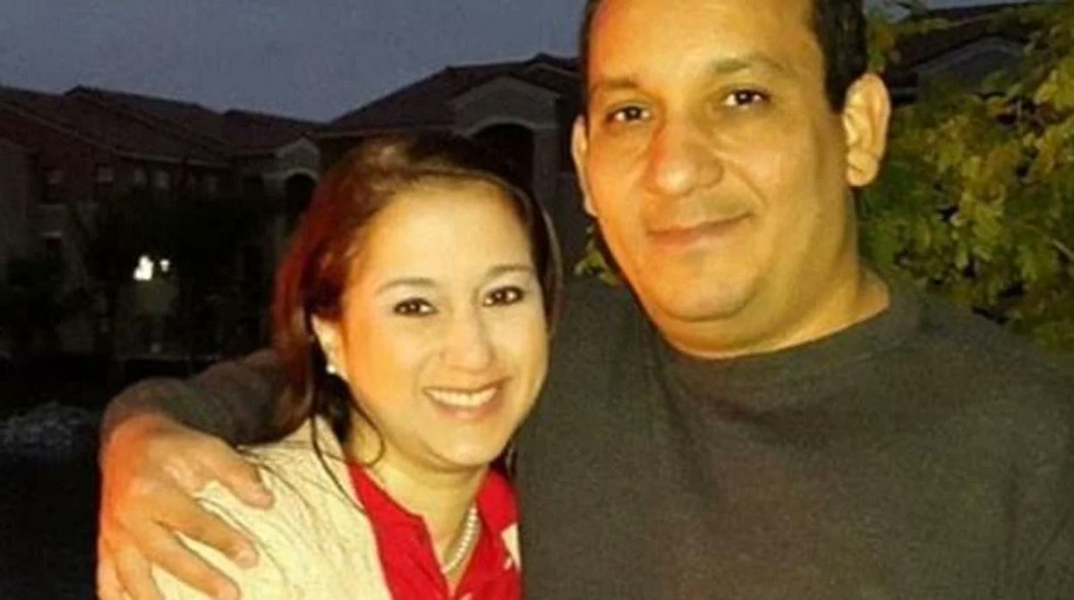 YOYOPRESS's tweet photo. 🛑 LLEVAN 7 AÑOS PRESOS por el apellido de un hermano que vive en Miami.
Hoy Juan Carlos Marrufo se retuerce de dolor por una inflamación de próstata que no le tratan.

Juan Carlos Marrufo (militar retirado, ítalo-venezolano) y su esposa María Auxiliadora Delgado (española-venezolana) fueron detenidos el 19 de marzo de 2019 en su casa de Valencia.
La DGCIM entró sin orden. Los acusaron de terrorismo y traición a la patria… sin una sola prueba.

Un tribunal ordenó su libertad. Salieron el 2 de octubre de 2019.
Horas después, en un peaje, las FAES los volvieron a secuestrar.
La “libertad” fue una trampa. Los condenaron a 30 años.

Su único delito real: ser la hermana y el cuñado de Osman Delgado Tabosky, un hombre que el régimen no pudo atrapar porque vive en Miami.

Siete años después, el régimen soltó a varios. A ellos, y a casi 400 más, no.
Siguen como moneda de cambio.

Y ahora la salud de Juan Carlos se derrumba.
Tiene una inflamación severa de la próstata.
Dolores terribles para orinar. Deterioro físico evidente.
Amnistía Internacional alertó en junio: su vida está en peligro si no recibe atención especializada de inmediato.

María Auxiliadora también enferma: hipertensión y episodios depresivos graves.

Libertad y atención médica urgente para Juan Carlos Marrufo y María Auxiliadora Delgado.