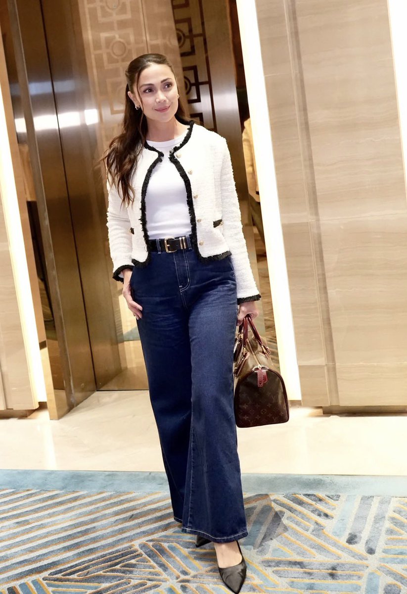 babbuh_'s tweet photo. Ako lang ba, but I really love her look when her hair is down and long. 😭 https://t.co/McgkFRDoPb