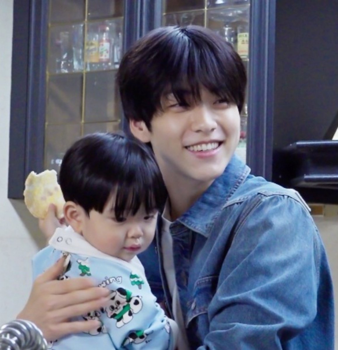 ANjbs_leo's tweet photo. The gentle smile soobin has whenever he holds baby yoojun ✨ https://t.co/3LMQNDbXdt
