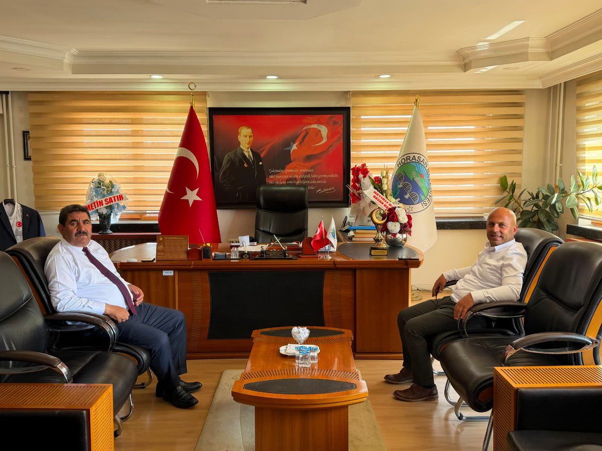 vedatergun25's tweet photo. 📍Horasan

İlçe ziyaretlerimiz kapsamında diğer bir durağımız Horasan ilçemiz oldu. Horasan Belediye Başkanımız Sayın Hayrettin Özdemir beyi makamında ziyaret ederek istişarelerde bulunduk. 

Değerli Başkanımıza misafirperverlikleri için teşekkür ediyorum. https://t.co/6C90yDdwPs