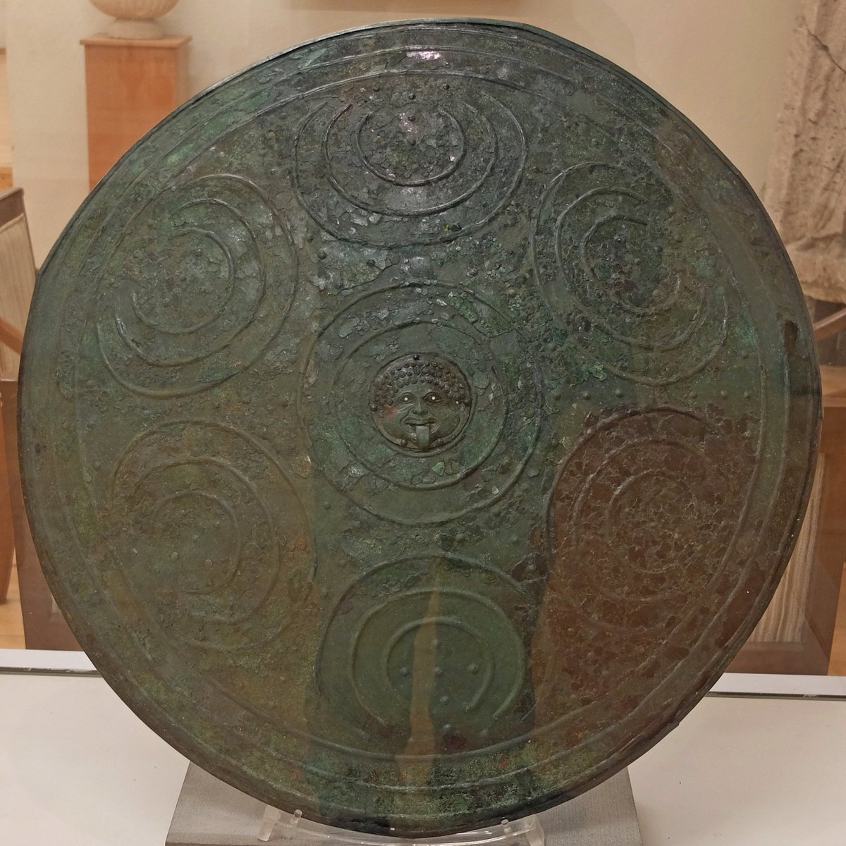 leuziferr's tweet photo. Illyrian shield https://t.co/pXaWFfpgBZ