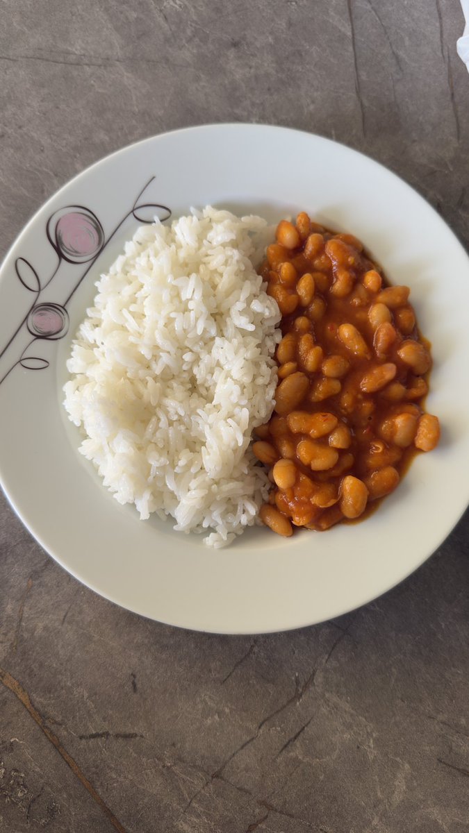 sadece1denizz's tweet photo. Geleneksel milli yemeğimiz: kuru fasulye, pilav ve turşu🇹🇷🍚🌶️
Siz bunun yanında içecek olarak ne tercih ederdiniz? 😊 https://t.co/rQjdyRbClM