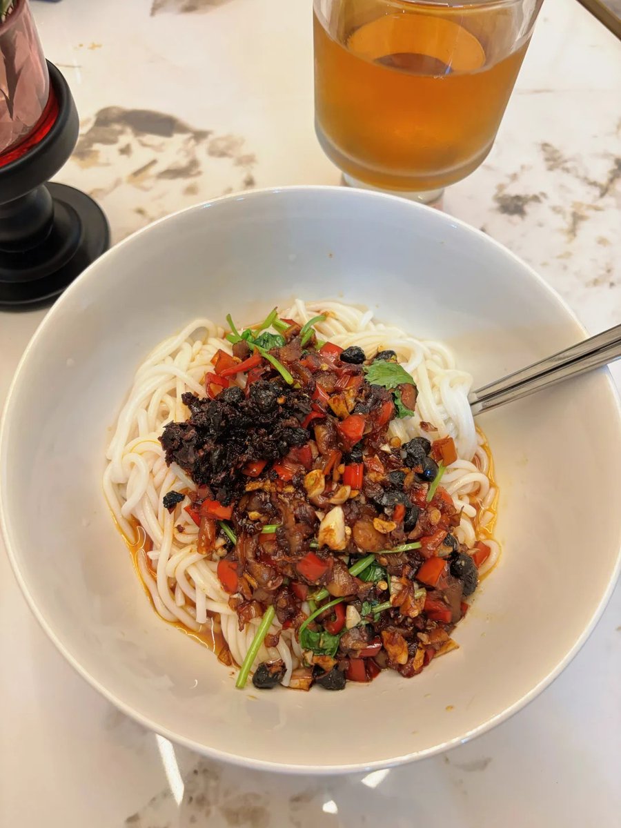 Anna123ab123's tweet photo. I’ll just have some noodles today. https://t.co/KTWZ4kxTZi