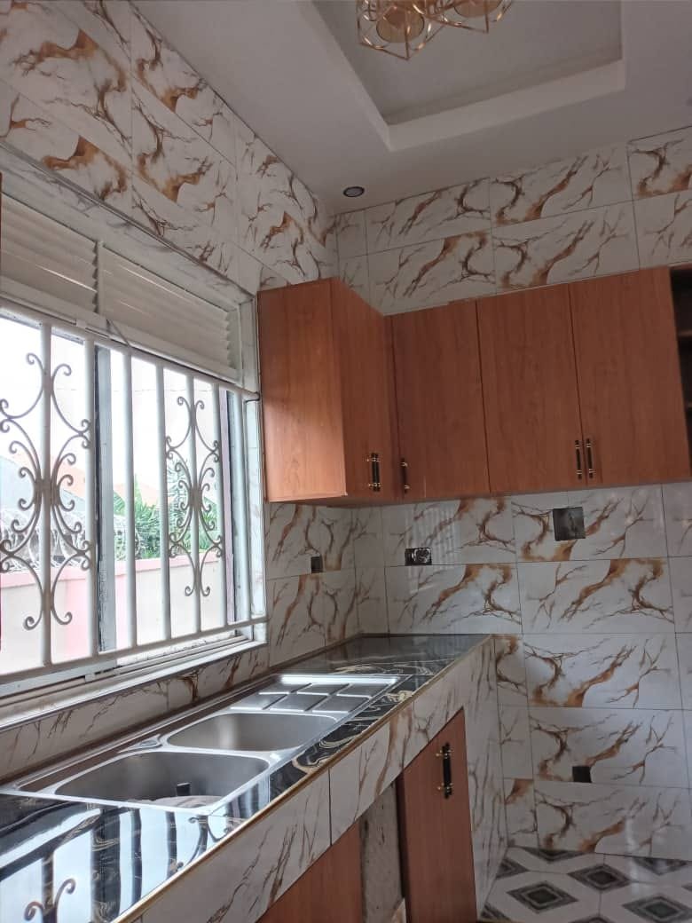 Clainmosh's tweet photo. This House is for sale in Kitende only 135M ugx #Kitende#moshpropertiesmbarara#FYP https://t.co/UHjMexv54G
