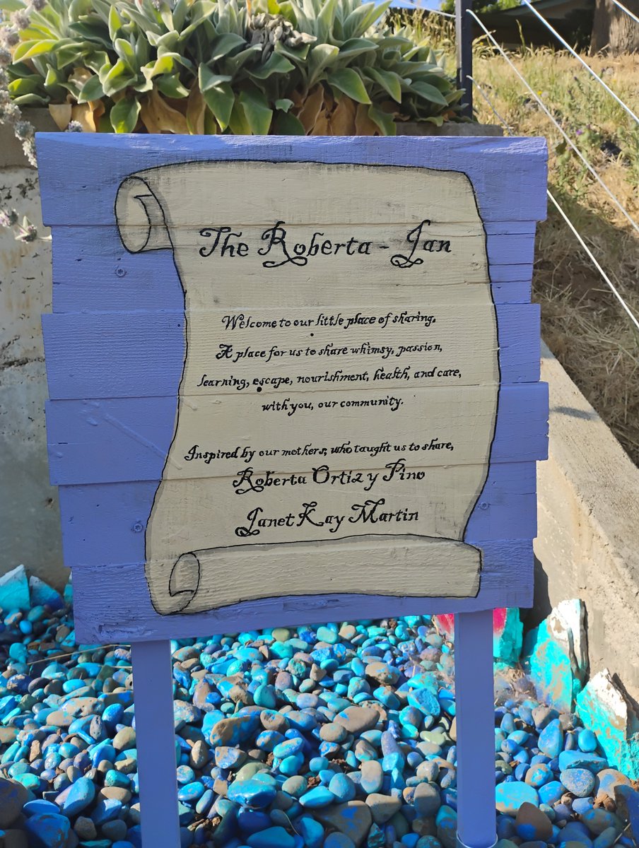 wren_and_paper's tweet photo. one of our neighbors in the street below has put up the most *Amazing* Little Free Library, built like a ship &amp; filled not only with books but also free seeds and art supplies...what a gift to the community! ⚓📚💙 https://t.co/PlWhepb63h