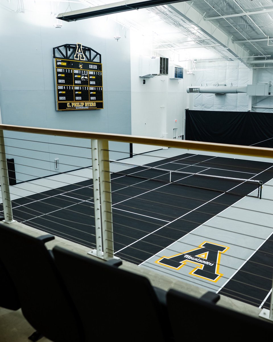 AppWTennis's tweet photo. 𝐀𝐩𝐩 𝐒𝐭𝐚𝐭𝐞 𝐓𝐞𝐧𝐧𝐢𝐬 📈

First look inside the NEW Mildred F. Southern Tennis Complex! 🎾 A year-round, difference-making facility for App State - and court rentals to benefit the High Country community!

#bringyourAgame https://t.co/D442A1WHNf