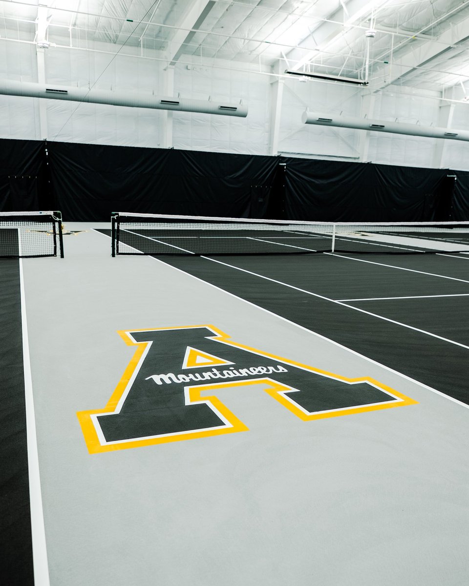 AppWTennis's tweet photo. 𝐀𝐩𝐩 𝐒𝐭𝐚𝐭𝐞 𝐓𝐞𝐧𝐧𝐢𝐬 📈

First look inside the NEW Mildred F. Southern Tennis Complex! 🎾 A year-round, difference-making facility for App State - and court rentals to benefit the High Country community!

#bringyourAgame https://t.co/D442A1WHNf