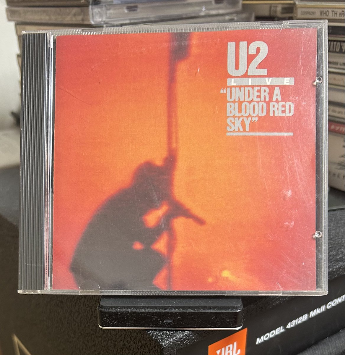 今日8/8はU2のギタリスト、ジ・エッジの誕生日。U2の83年のライブ盤