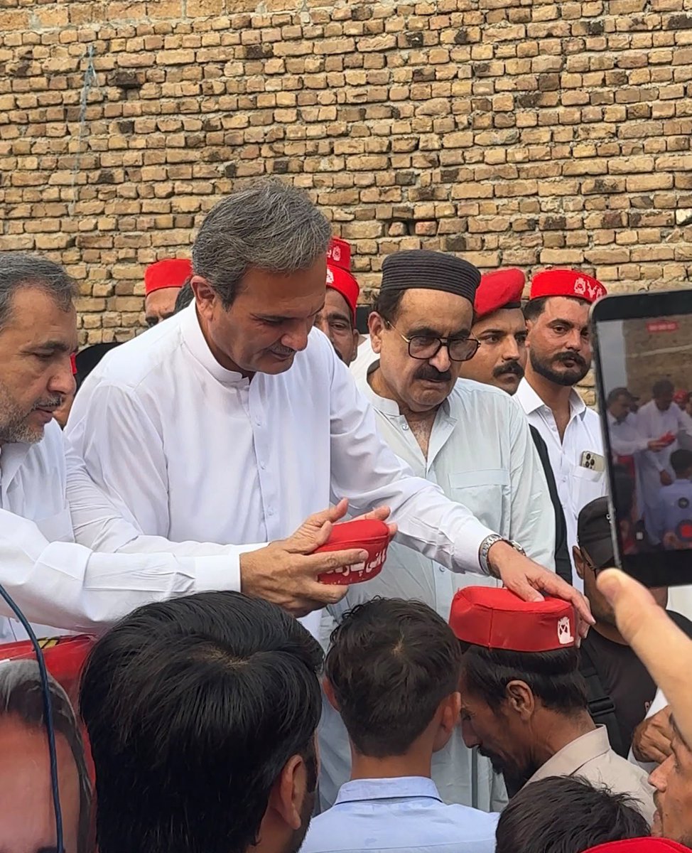 AbdulAzizANP's tweet photo. حیدر خان ہوتی اور  عبدالعزیز خان کی چک ہوتی شمولیتی پروگرام میں شرکت
 نوجوانوں کی بڑی تعداد نے عوامی نیشنل پارٹی میں شمولیت اختیار کر کے واضح پیغام دیا کہ خیبر پختونخوا کے نوجوان موجودہ صوبائی حکومت کی ناقص کارکردگی، بڑھتی ہوئی کرپشن، بے روزگاری اور بدانتظامی سے مایوس ہو چکے ہیں۔ https://t.co/3MtUYbkAz6