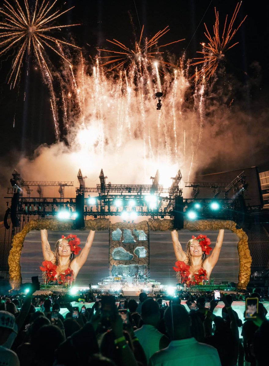 cairo1311's tweet photo. 🚨 Karol G revela que el escenario de su gira VA A CAMBIAR y que el espectáculo podría durar más de 3 horas. https://t.co/MABK3s6aTQ