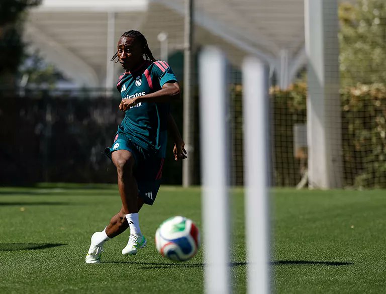 MadridXtra's tweet photo. 🚨👋🏻 Yan Diomande at Valdebebas! https://t.co/gJMgdgiGnt