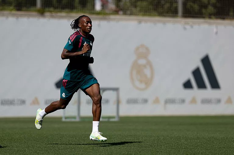 MadridXtra's tweet photo. 🚨👋🏻 Yan Diomande at Valdebebas! https://t.co/gJMgdgiGnt