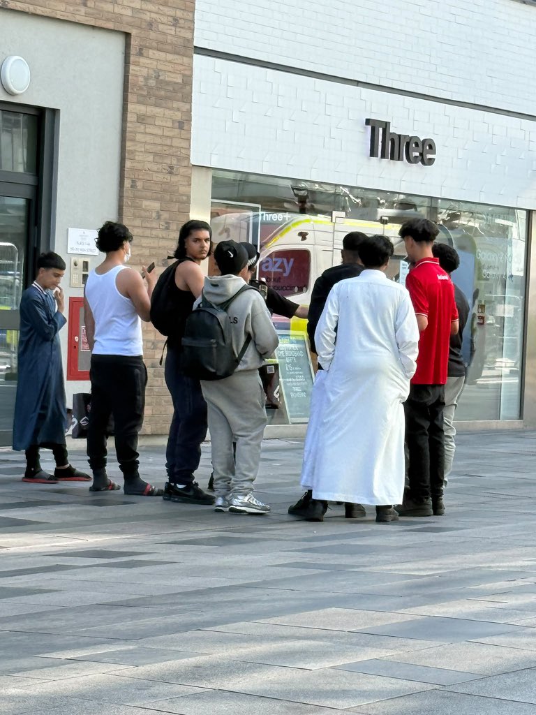Mike_Fabricant's tweet photo. Thames Valley policewoman stops a youngster on an e-scooter today speeding illegally in the pedestrian zone in Slough.
“Village elders” then confront policewoman claiming she’s “racist”.
Modern Britain with citizens who have no interest in abiding by the law or contributing to society.