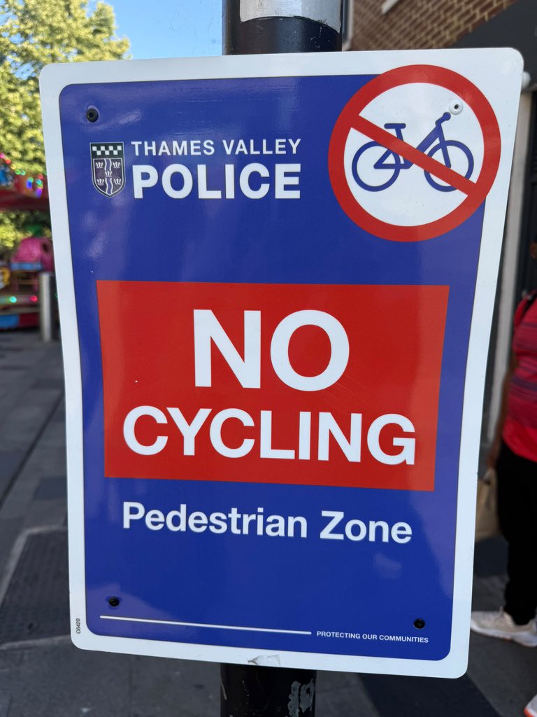 Mike_Fabricant's tweet photo. Thames Valley policewoman stops a youngster on an e-scooter today speeding illegally in the pedestrian zone in Slough.
“Village elders” then confront policewoman claiming she’s “racist”.
Modern Britain with citizens who have no interest in abiding by the law or contributing to society.