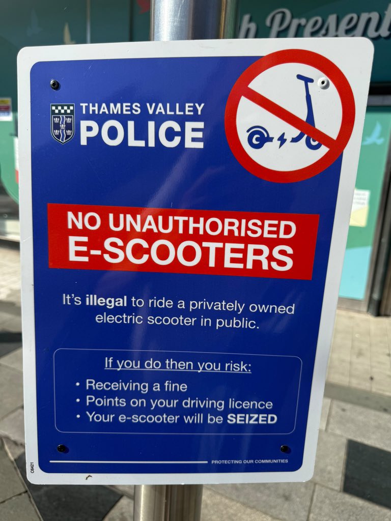 Mike_Fabricant's tweet photo. Thames Valley policewoman stops a youngster on an e-scooter today speeding illegally in the pedestrian zone in Slough.
“Village elders” then confront policewoman claiming she’s “racist”.
Modern Britain with citizens who have no interest in abiding by the law or contributing to society.