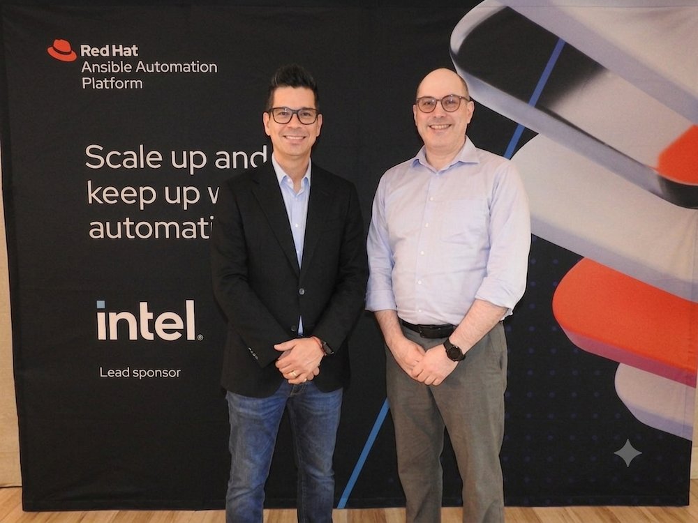 ITsellerNews's tweet photo. #ITsellerMexico
Chad Ferman, Senior Principal Product Manager de Ansible; y Daniel Romero, Latin America Ansible Platform Leader en @RedHat, impulsan la eficiencia en TI.
๐ https://t.co/x23gbMOqLA
#RedHat #Redhat #redHat #redhat #ITAutomation #mercadoit #canales #mayoristas https://t.co/EhgZ3e22YY