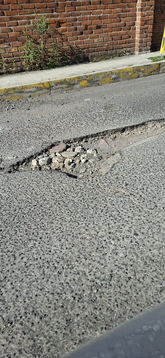 joseaduranm's tweet photo. #BacheoPuebla Se requiere tapar baches en la cerrada Sta Fe frente al club Britania Zavaleta.
Gracias https://t.co/RjldohdEp0