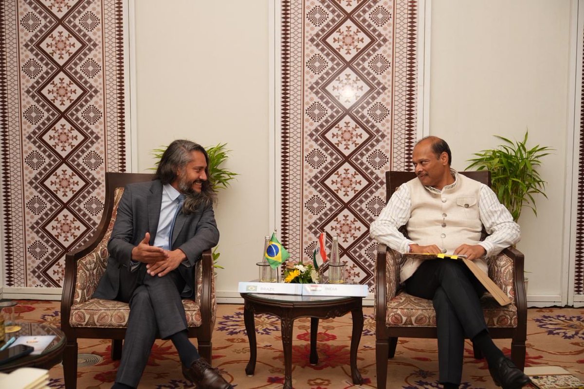 MinOfCultureGoI's tweet photo. During the ongoing BRICS Culture Track meetings under India’s Chairship, Shri Vivek Aggarwal, Secretary, Ministry of Culture, held a bilateral meeting with H.E. Mr. Deyvesson Israel Alves Gusmão, President of the National Historic and Artistic Heritage Institute (IPHAN), Ministry of Culture, Federative Republic of Brazil.

The discussions focused on strengthening India–Brazil cultural cooperation, heritage conservation, and enhancing collaboration under the BRICS framework. Shri Vivek Aggarwal also invited Brazil to participate in the Ministry of Culture’s upcoming Art & Architecture Biennale, to be held in December 2026.

#BRICS2026 #CultureUnitesAll #IndiaForBRICS @BricsIndia2026