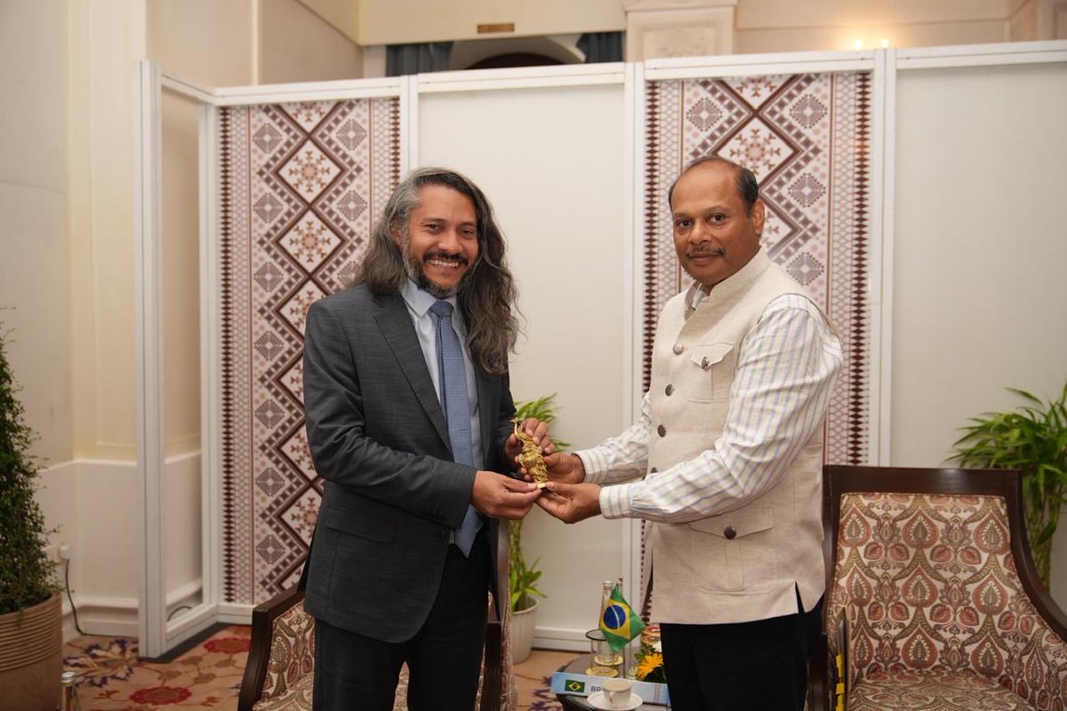 MinOfCultureGoI's tweet photo. During the ongoing BRICS Culture Track meetings under India’s Chairship, Shri Vivek Aggarwal, Secretary, Ministry of Culture, held a bilateral meeting with H.E. Mr. Deyvesson Israel Alves Gusmão, President of the National Historic and Artistic Heritage Institute (IPHAN), Ministry of Culture, Federative Republic of Brazil.

The discussions focused on strengthening India–Brazil cultural cooperation, heritage conservation, and enhancing collaboration under the BRICS framework. Shri Vivek Aggarwal also invited Brazil to participate in the Ministry of Culture’s upcoming Art & Architecture Biennale, to be held in December 2026.

#BRICS2026 #CultureUnitesAll #IndiaForBRICS @BricsIndia2026