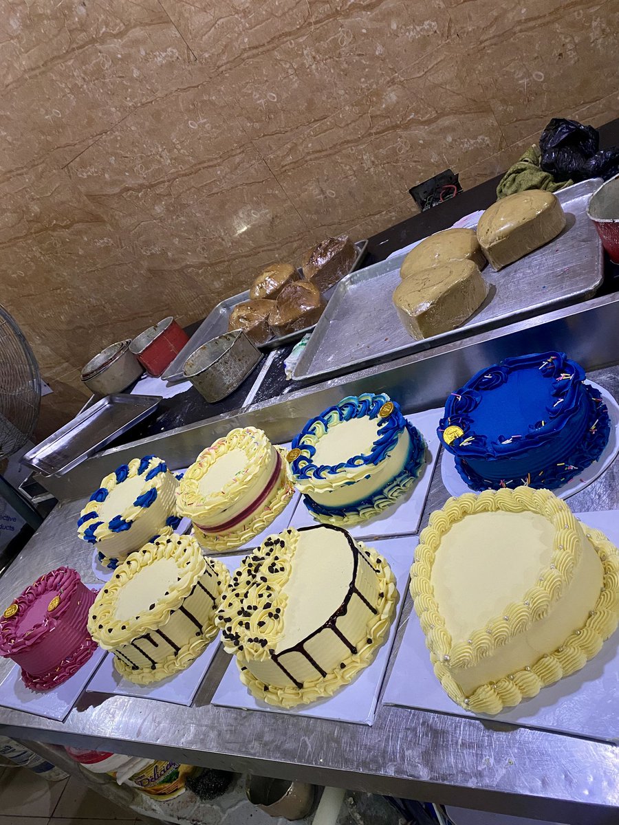 bubupizza001's tweet photo. Am exhausted 🥱 rate my hand work 🎂 https://t.co/BlOxIbdmuN