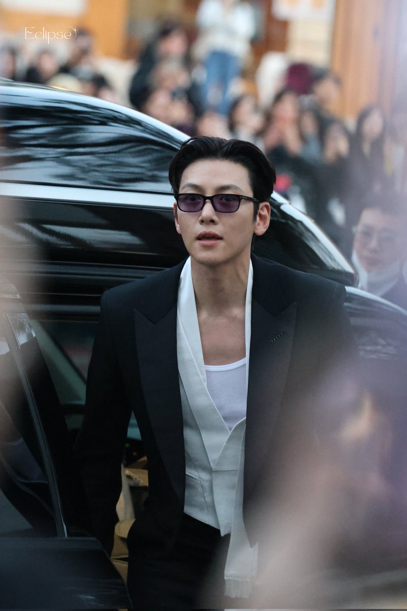 jcw_hyung's tweet photo. THIS JI CHANG WOOK X TOM FORD LOOK WAS CRAZY https://t.co/NOuV3mFEId